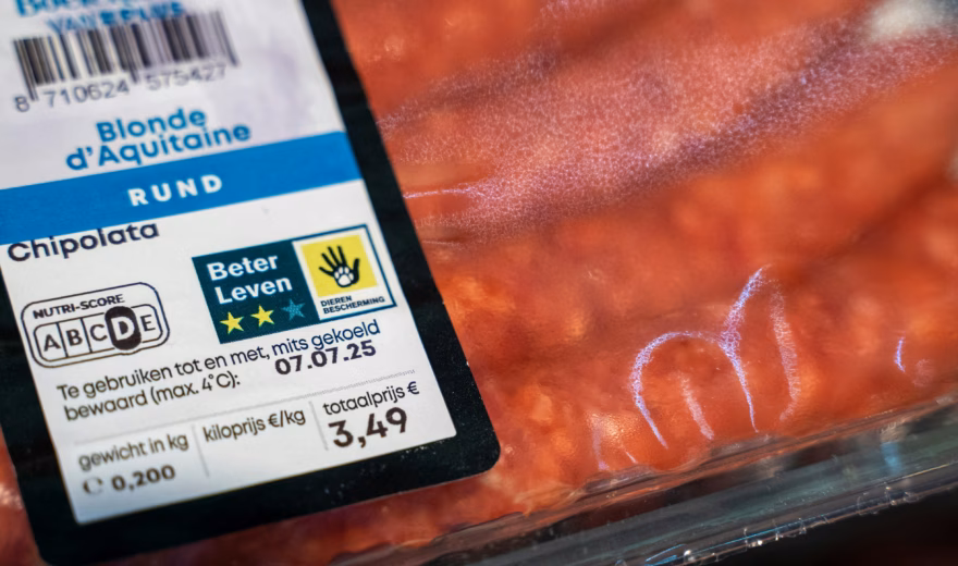 Detailfoto van verpakte rundchipolata met productinformatie en voedingslabel.